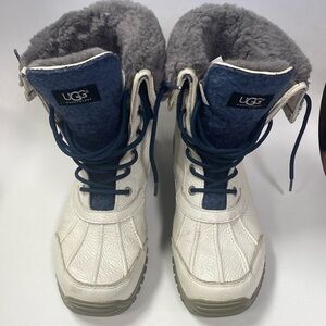 UGG Women's Adirondack II Winter Boot size 10 used but in really nice condition